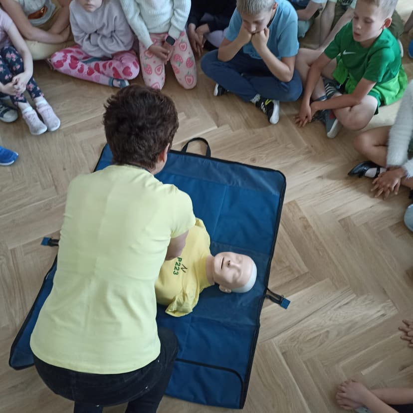 Ratujemy i uczymy ratować - klasa 1a bierze udział w programie WOŚP