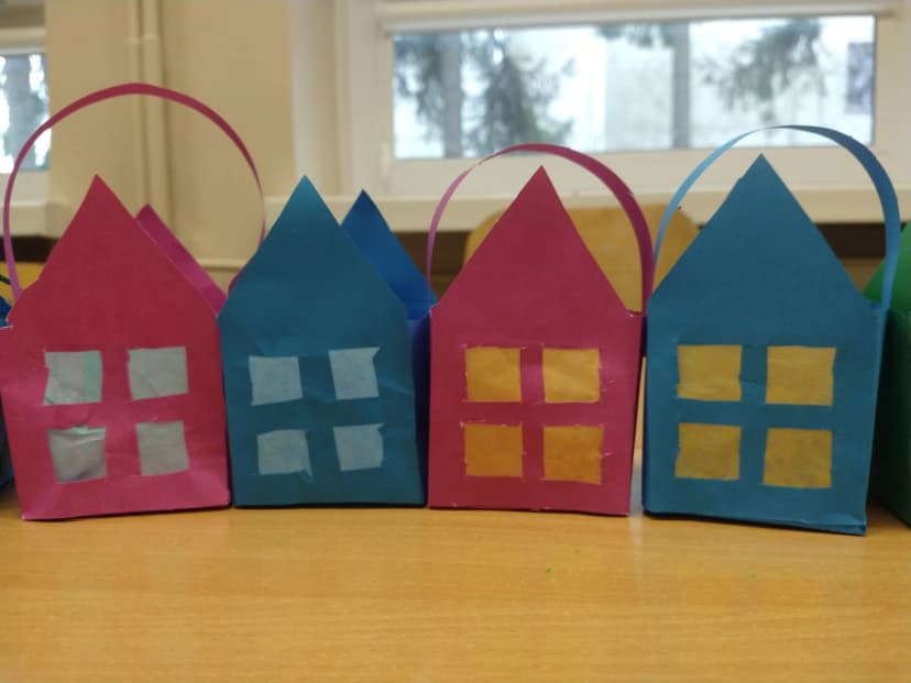 Zajęcia plastyczne " Domek Lampion"