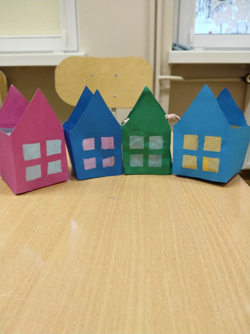 Zajęcia plastyczne " Domek Lampion"