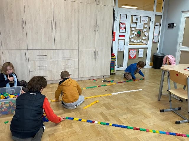 ŚWIETLICZAKI, WYOBRAŹNIA I KLIKI