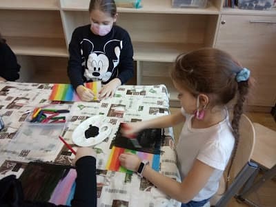 Zajęcia KOLOROWA PLASTYKA