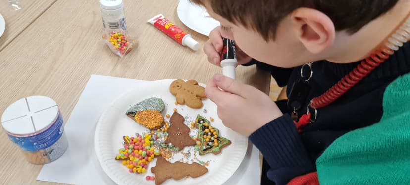 Ozdabiamy pierniki - klasa 5 a