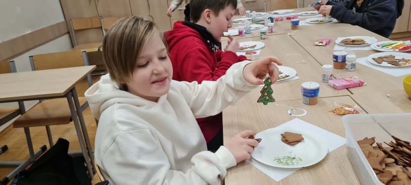 Ozdabiamy pierniki - klasa 5 a