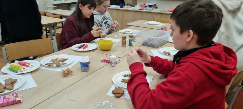 Ozdabiamy pierniki - klasa 5 a