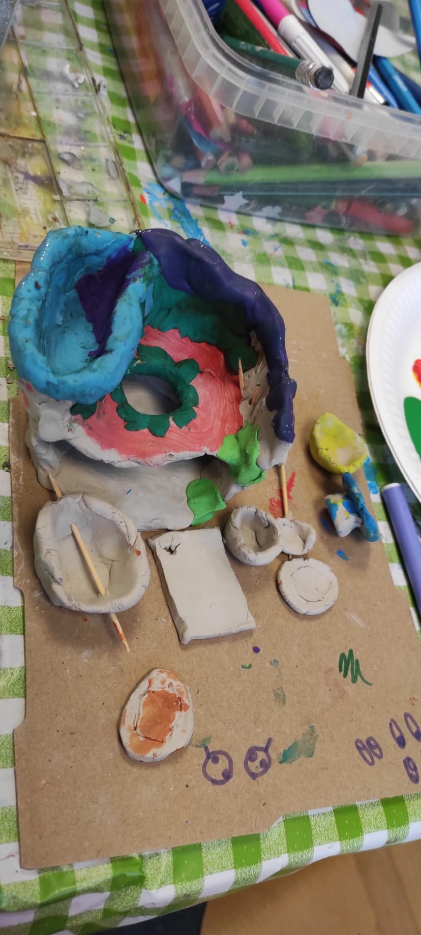 Zajęcia plastyczno- teczniczne.