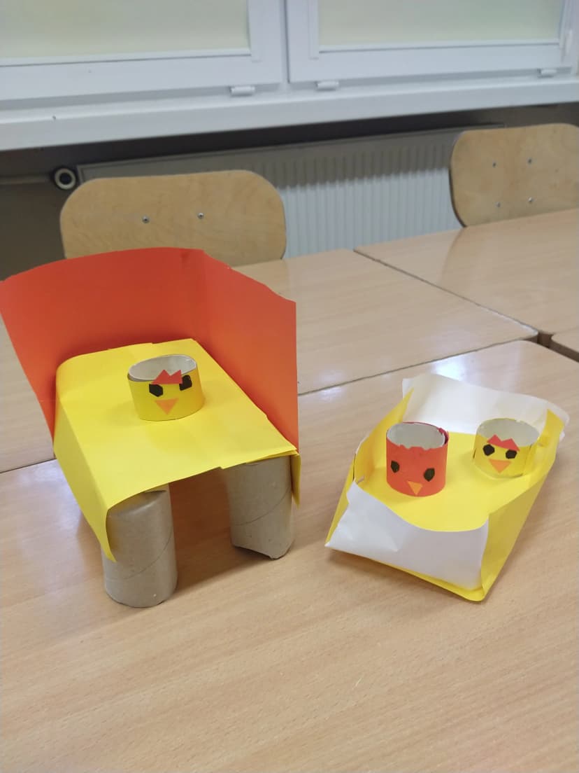 Zajęcia plastyczne z panią Kasią Roszczenko " Co można zrobić z rolki po papierze".