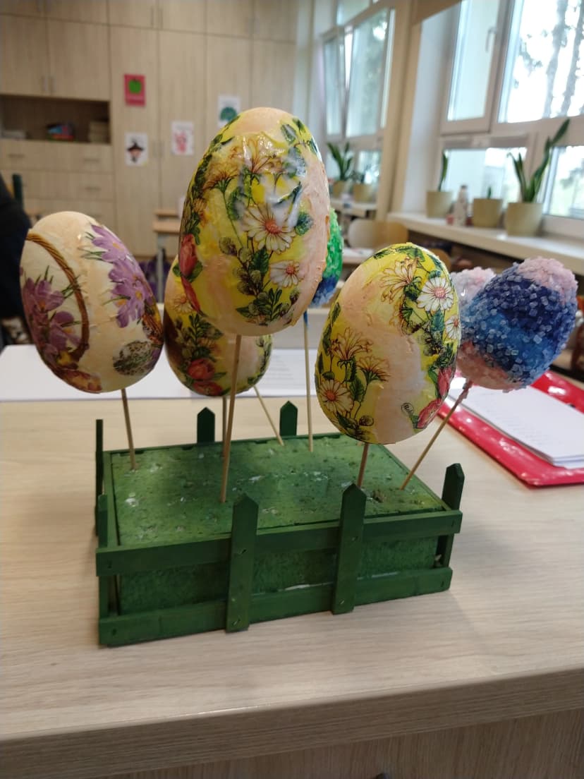 Zajęcia plastyczne z panią Bogusią.