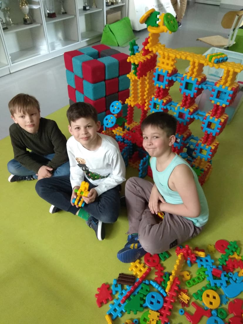 I tu, i tam, i to, i tamto...