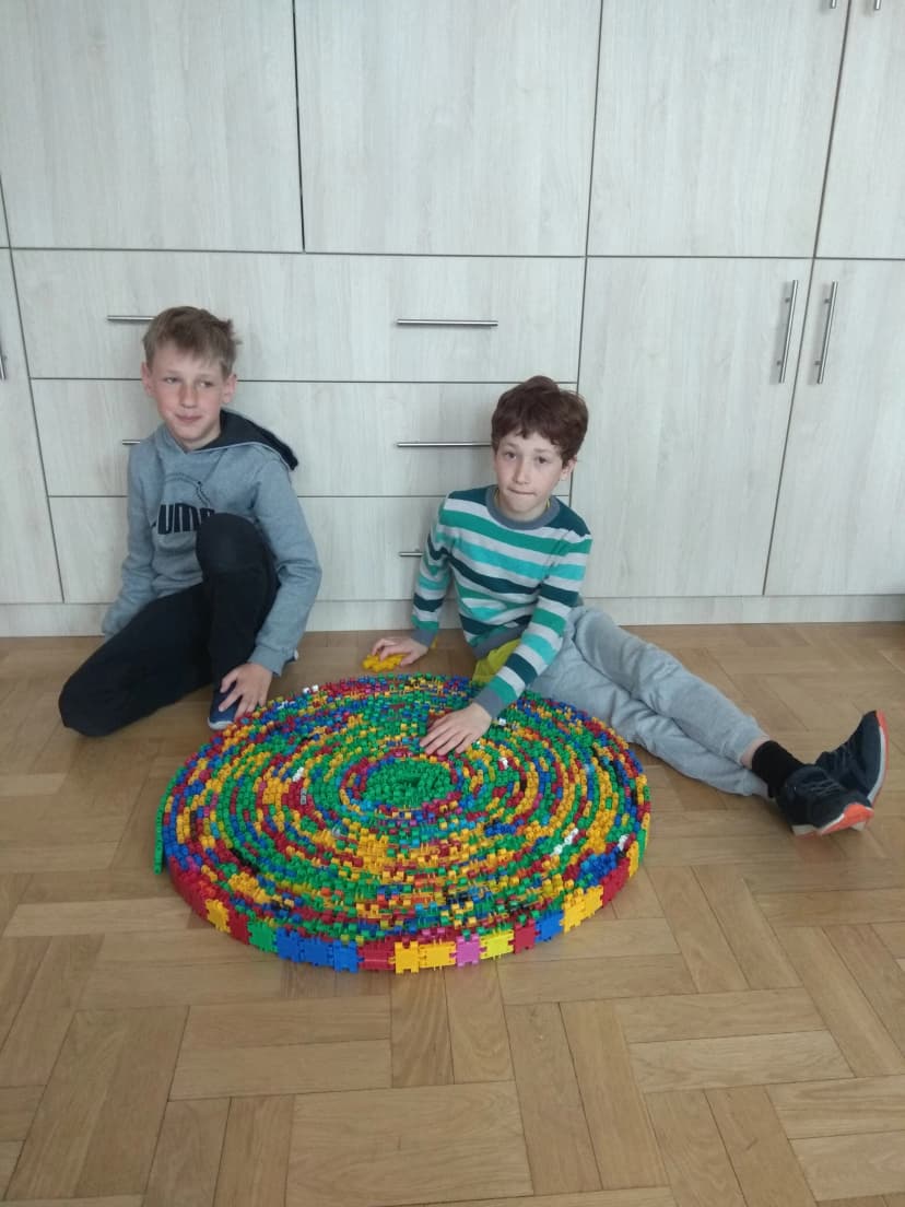 I tu, i tam, i to, i tamto...