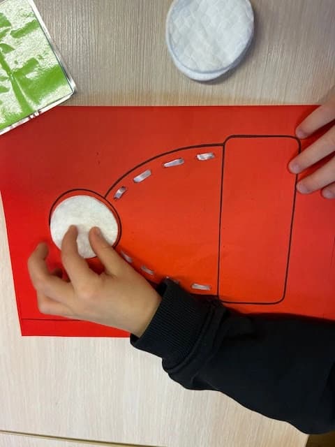 Elfy z 1a szyją czapki dla św. Mikołaja : )