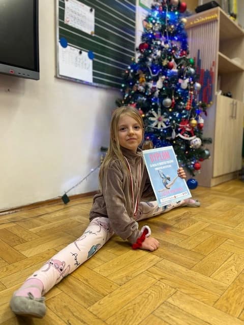 Gratulacje dla zdolnej akrobatki - brawo Julia z 1a!