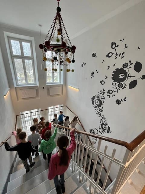 Klasa 1a na wycieczce - poznajemy tańce ludowe z różnych regionów Polski