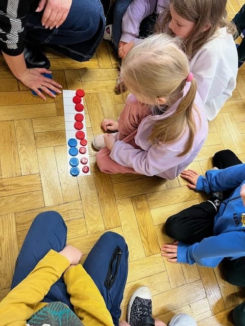 Edukacja matematyczna w 1a - przekraczamy próg dziesiątkowy