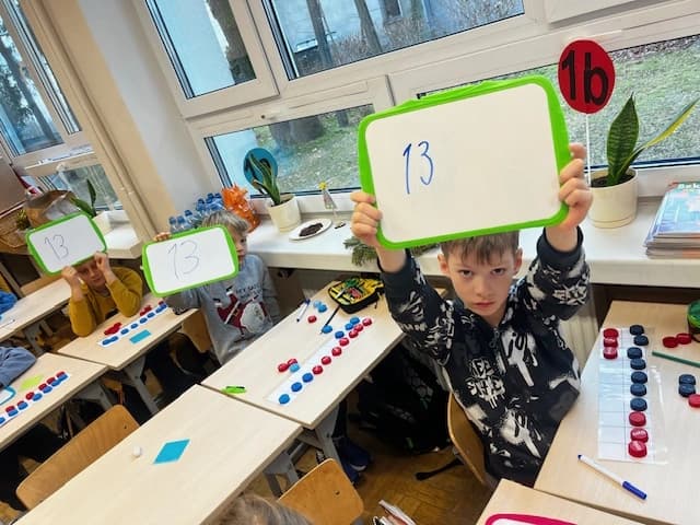 Edukacja matematyczna w 1a - przekraczamy próg dziesiątkowy