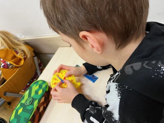 Która godzina? - aktywna nauka w 1a