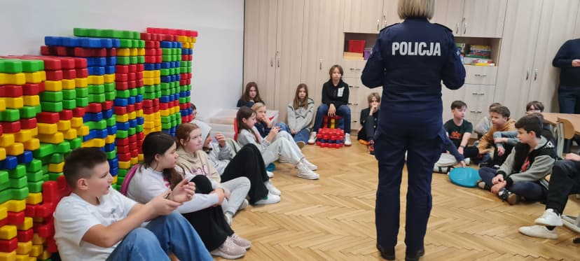 Warsztaty z policją dotyczące cyberbezpieczeństwa.