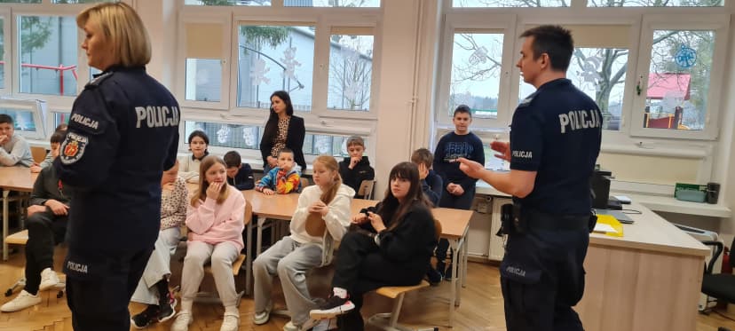 Warsztaty z policją dotyczące cyberbezpieczeństwa.