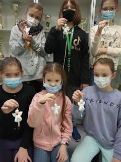 Aniołki w szkolnej świetlicy