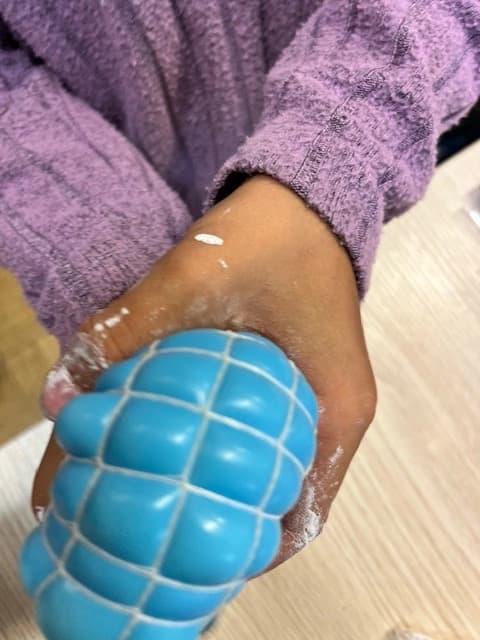 Sensorycznie w 1a - robimy gniotki