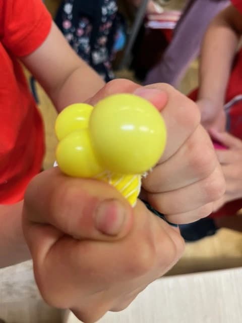 Sensorycznie w 1a - robimy gniotki