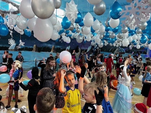 Wspaniała zabawa w przepięknej sali balowej - klasy 1-3