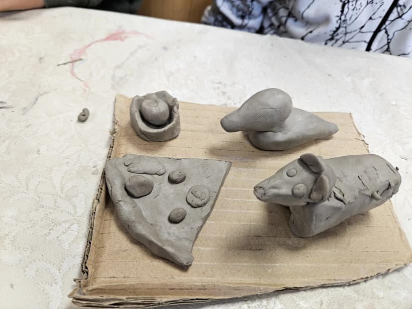 Zajęcia plastyczne z Panią Dorotką Dragan.