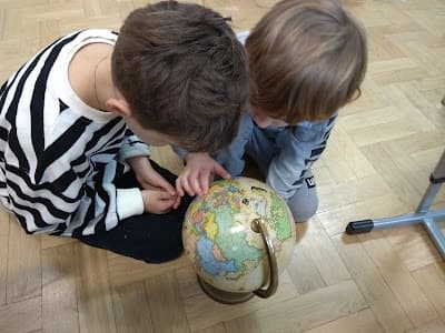 Palcem po globusie...