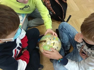 Palcem po globusie...