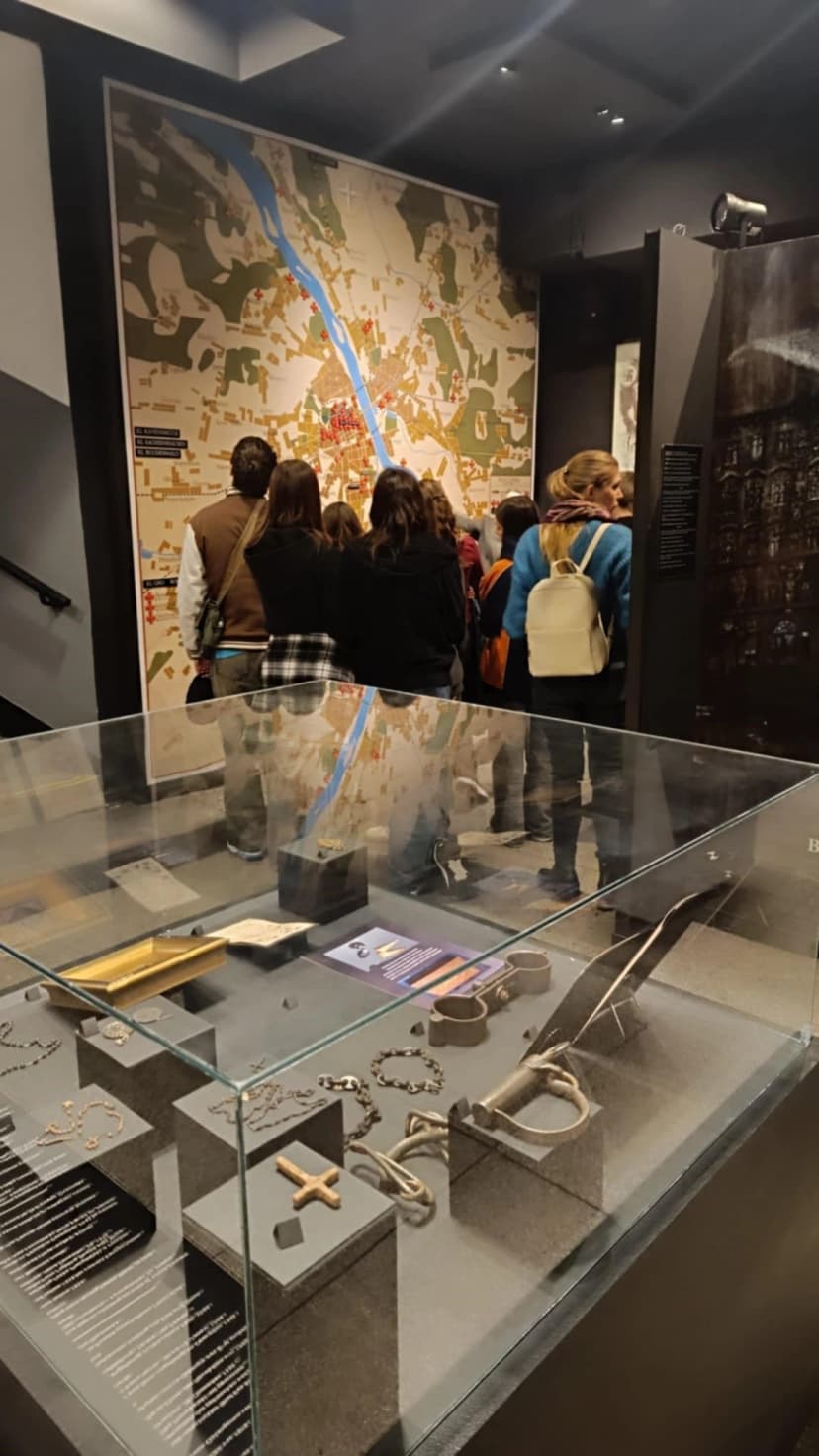 8 b - Wycieczka - Śladami bohaterów "Kamieni na szaniec"