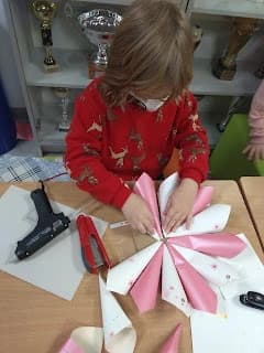 Nowoczesne ozdoby świąteczne na drzwi