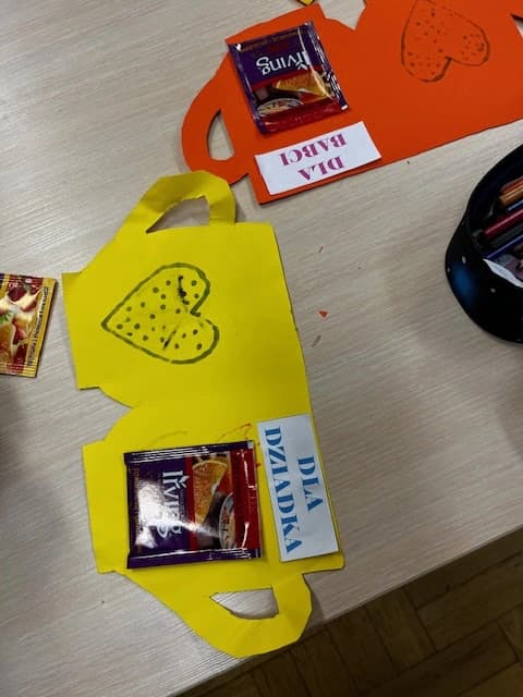 Prezenty dla Babć i Dziadków - plastyka w klasie 1a