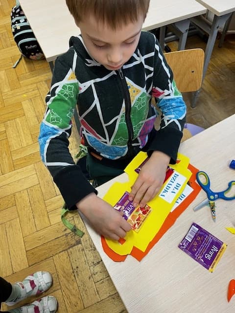 Prezenty dla Babć i Dziadków - plastyka w klasie 1a