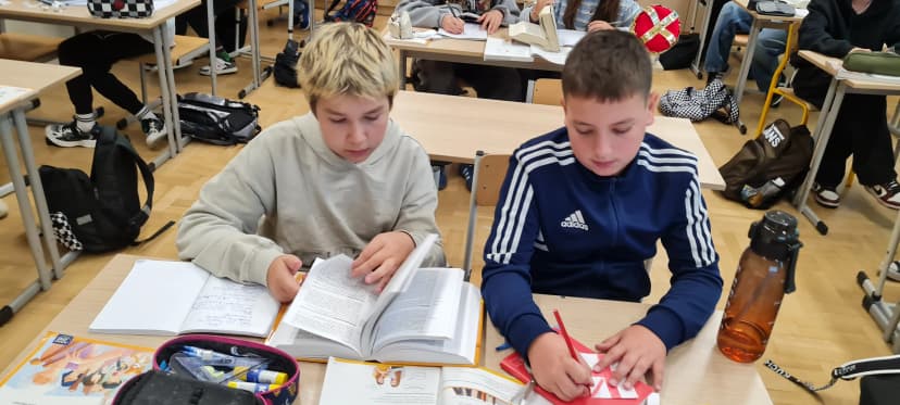 Klasa 6 b - Praca ze słownikami