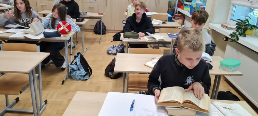 Klasa 6 b - Praca ze słownikami