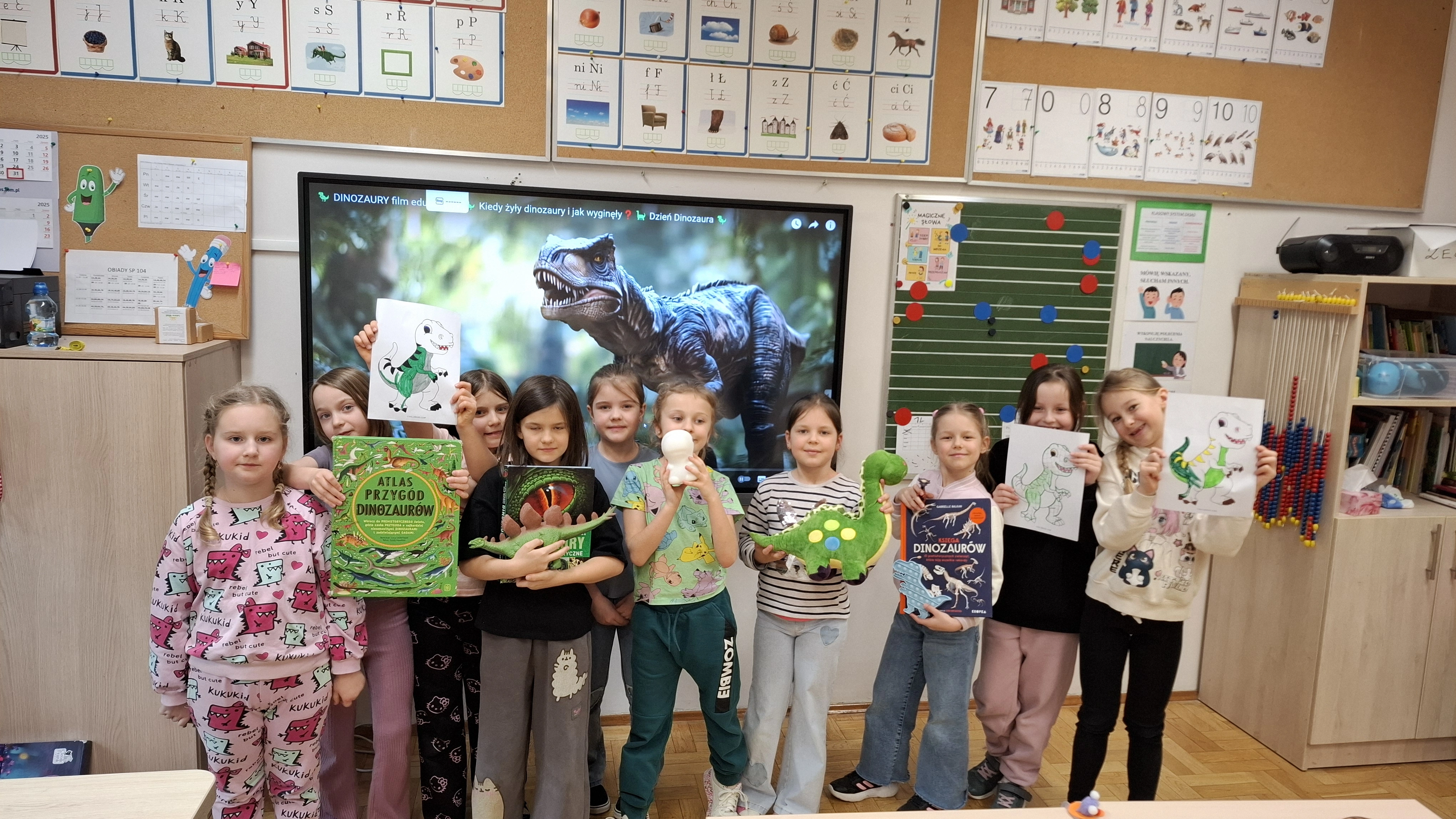 Dzień Dinozaura- w kl. 1b - zdjęcie 1