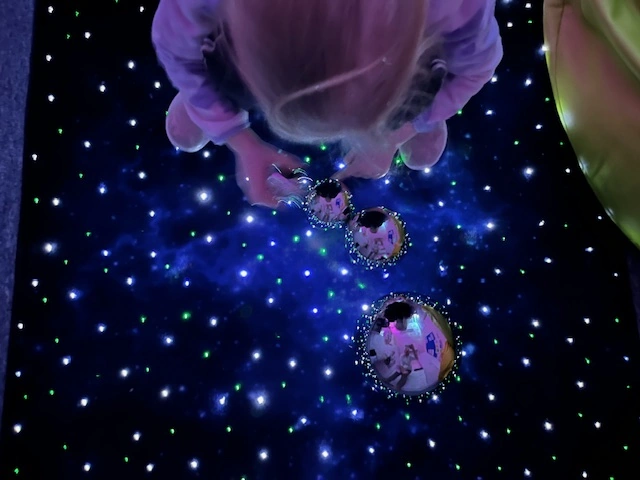 Kącik doświadczania świata w SP104 - zdjęcie 1