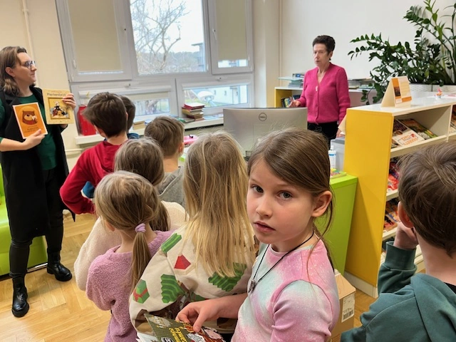 Marcowe, czytelnicze wyzwanie dla uczniów kl. 1a - zdjęcie 2