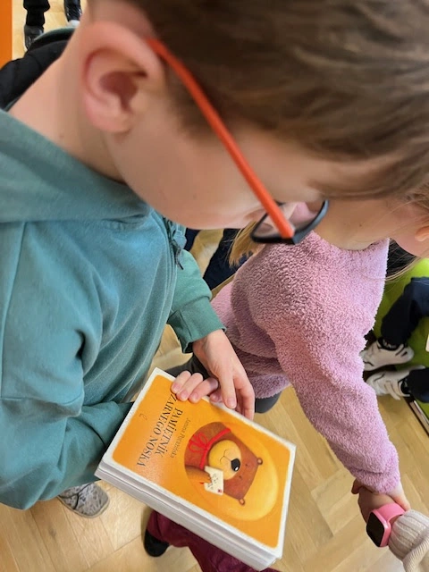 Marcowe, czytelnicze wyzwanie dla uczniów kl. 1a - zdjęcie 4