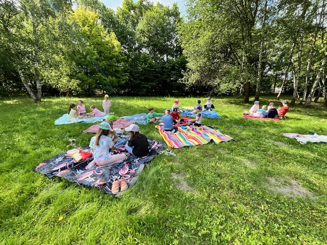 Kolejny nieZWYKŁY dzień w 1a - piknik rekreacyjno-sportowy - zdjęcie 1