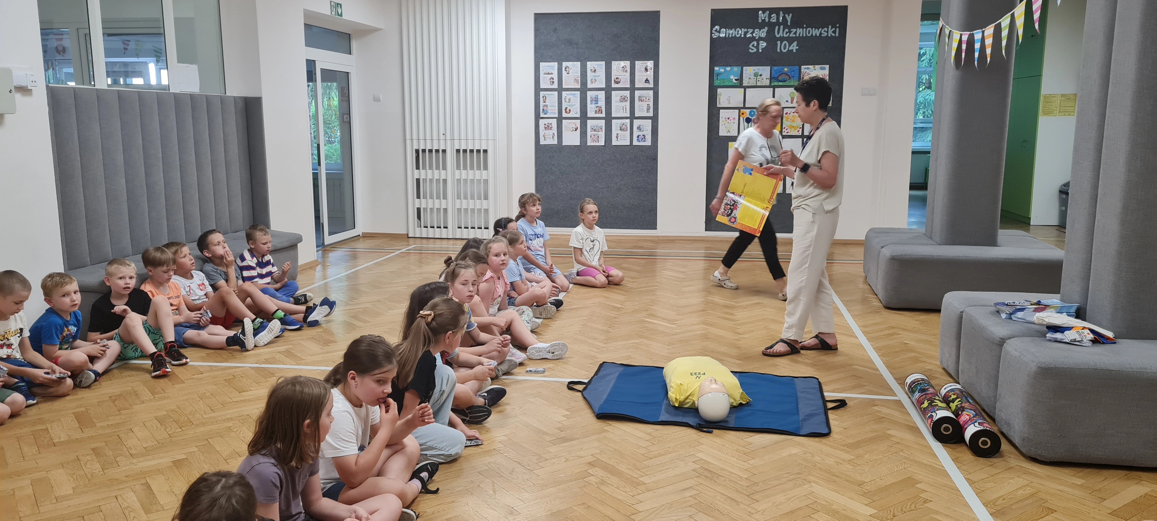 Zajęcia - pierwsza pomoc - klasa 1 - zdjęcie 1