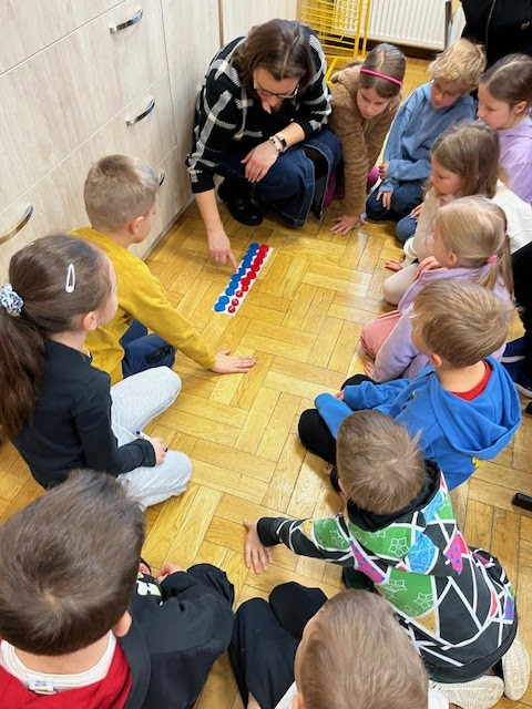 Edukacja matematyczna w 1a - przekraczamy próg dziesiątkowy - zdjęcie 6