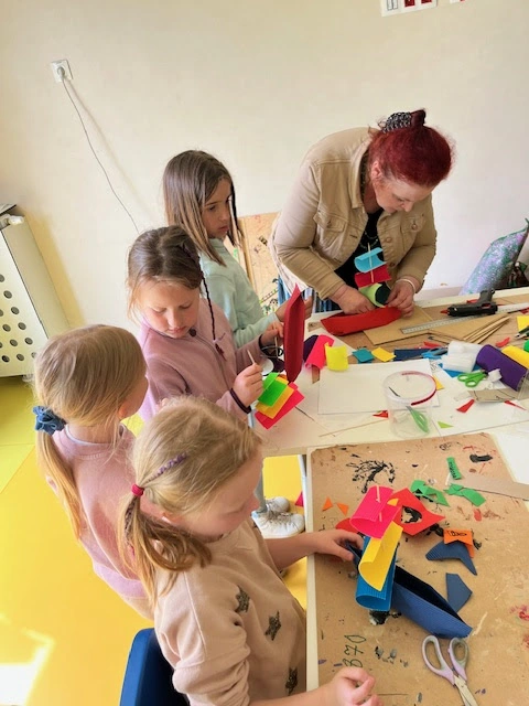 Klasa 1a na kreatywno-sportowych warsztatach w Młodzieżowym Domu Kultury Wilanów - zdjęcie 1