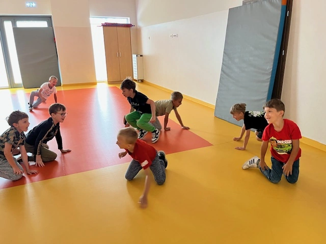 Klasa 1a na kreatywno-sportowych warsztatach w Młodzieżowym Domu Kultury Wilanów - zdjęcie 4