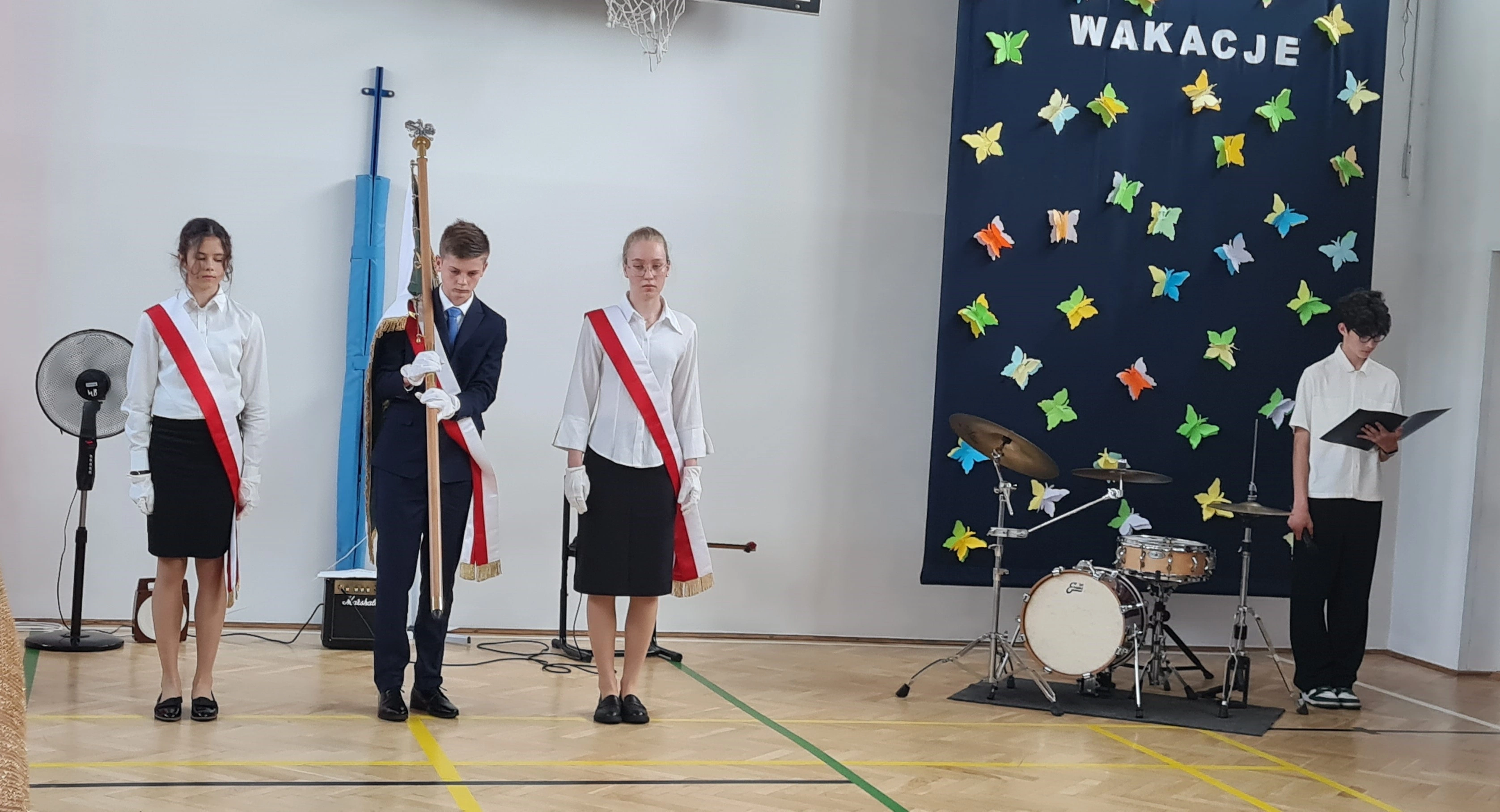 Uroczyste zakończenie roku szkolnego 2024/2025 - klasy 7-8 - zdjęcie 1