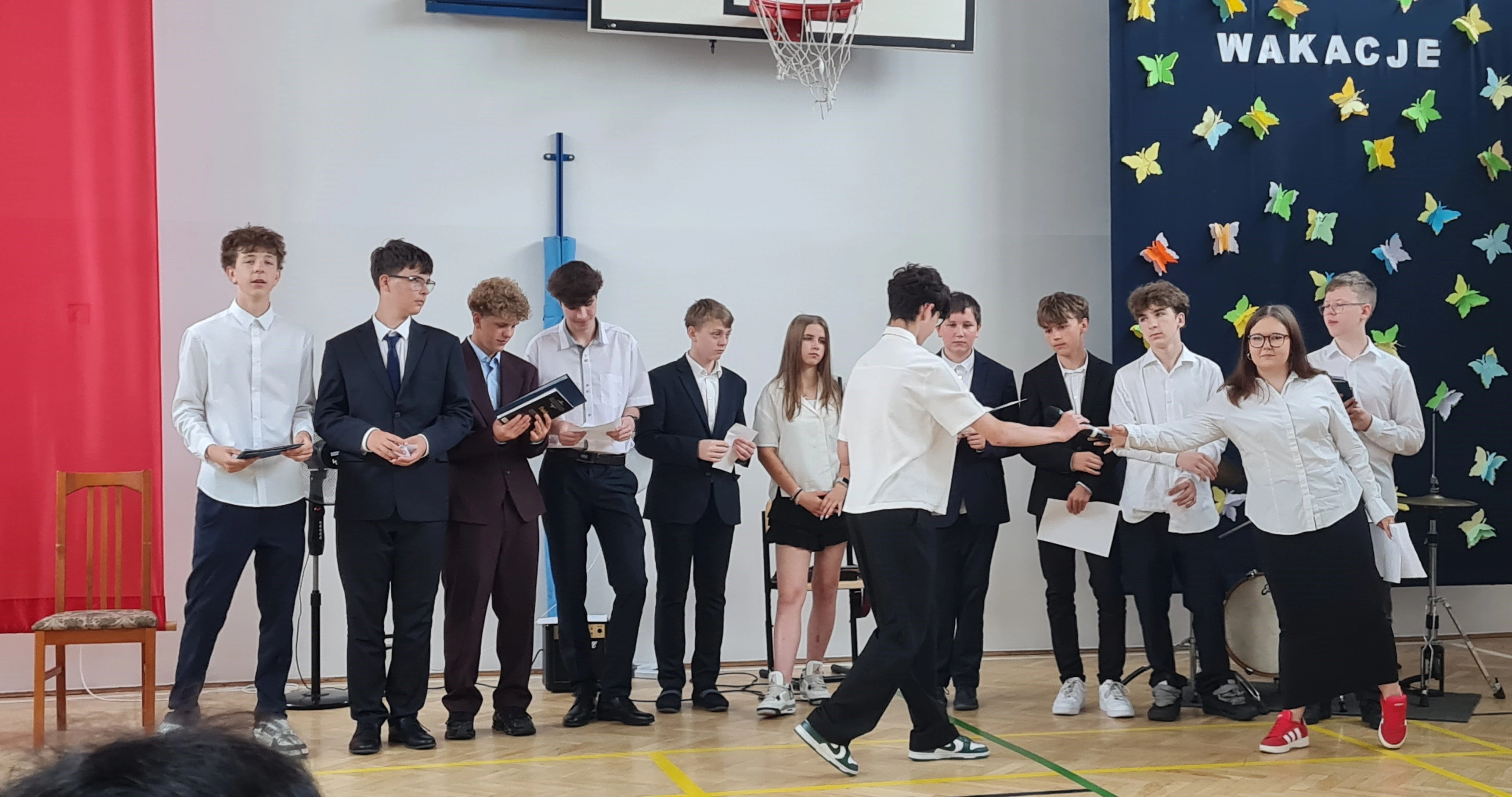 Uroczyste zakończenie roku szkolnego 2024/2025 - klasy 7-8 - zdjęcie 4